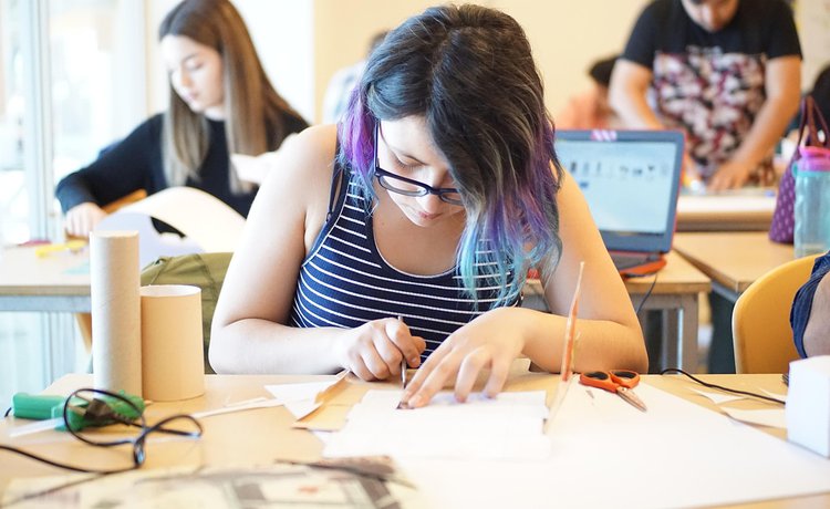 Ідеальний робочий стіл для навчання: як обрати та не помилитися